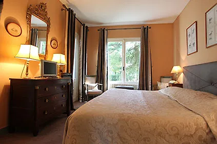 Hôtellerie Du Bas-bréau 4*