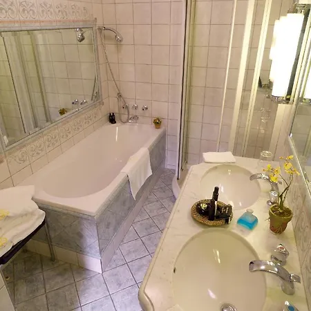 Hôtellerie Du Bas-bréau 4*