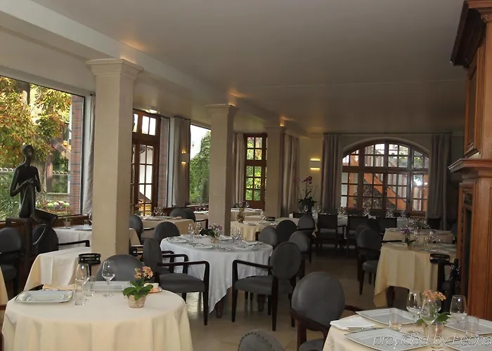 Hôtellerie Du Bas-bréau 4*